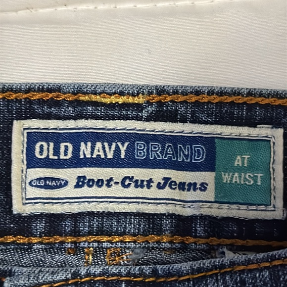 EUC Old Navy boot cut stretch jeans. Size 12 - Picture 4 of 5